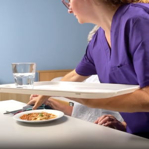 Pflege im Katastrophenschutz: Essen und Trinken
